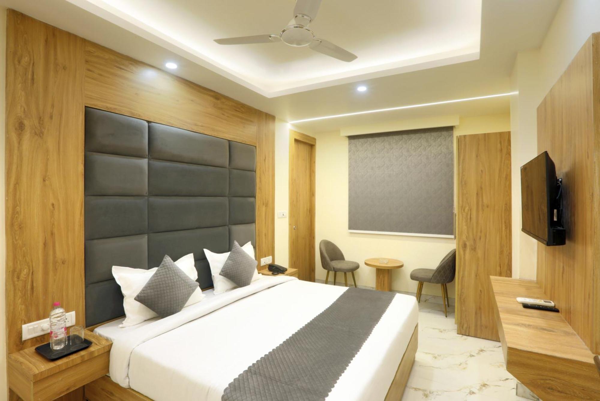 Hotel Luxe Manor Near Delhi Airport New Delhi Buitenkant foto